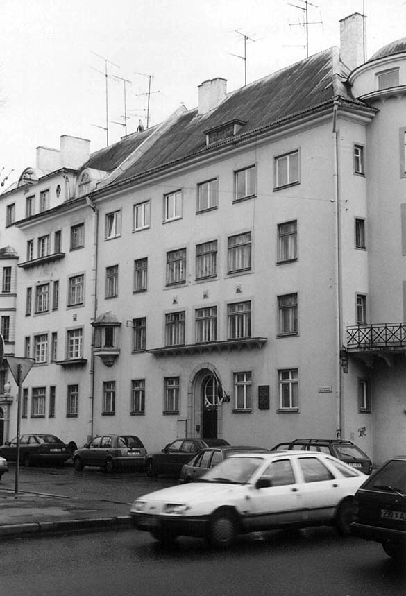Дом номер 17 на улице Креуцвальди в Таллине, где в 1926 году основали первый офис Свидетелей Иеговы Эстонии.