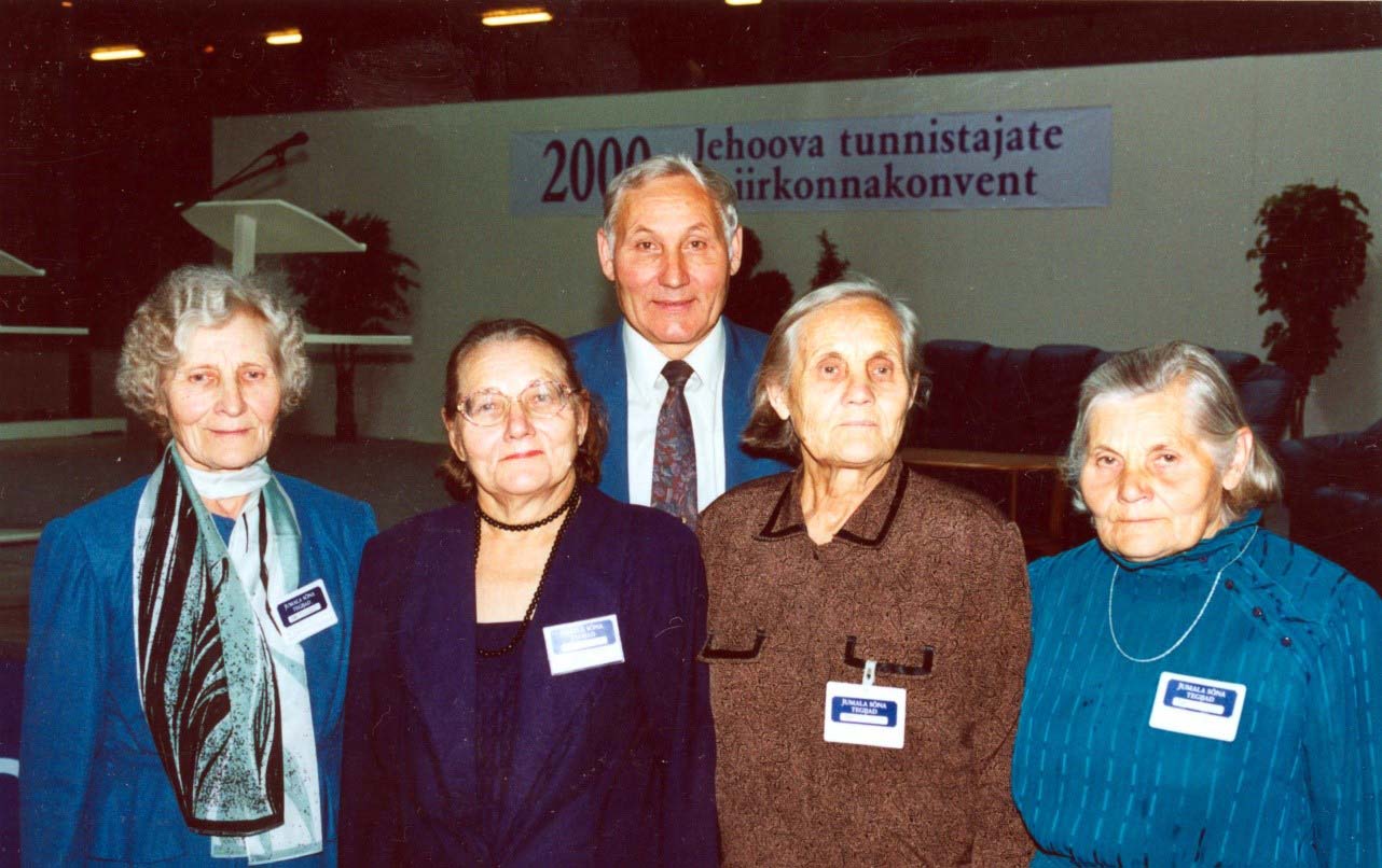 Валентина, Мария, Сильвер, Ольга и Александра на областном конгрессе 2000 года в Таллине